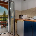 Tsiolis Studios & Apartments